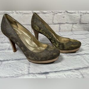 Bandolino Elegant Rose Gold and silver Sparkle leopard print pumps size 6.